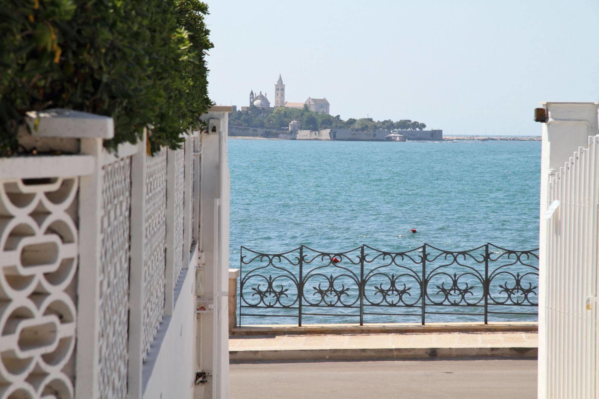 La Bella Trani - Suites And B&B Eksteriør billede